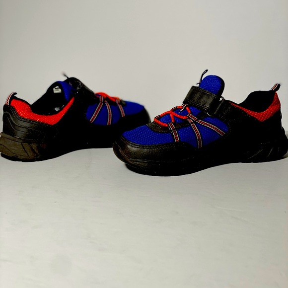 Oshkosh b’gosh Toddler boys sneaker - Picture 6 of 6